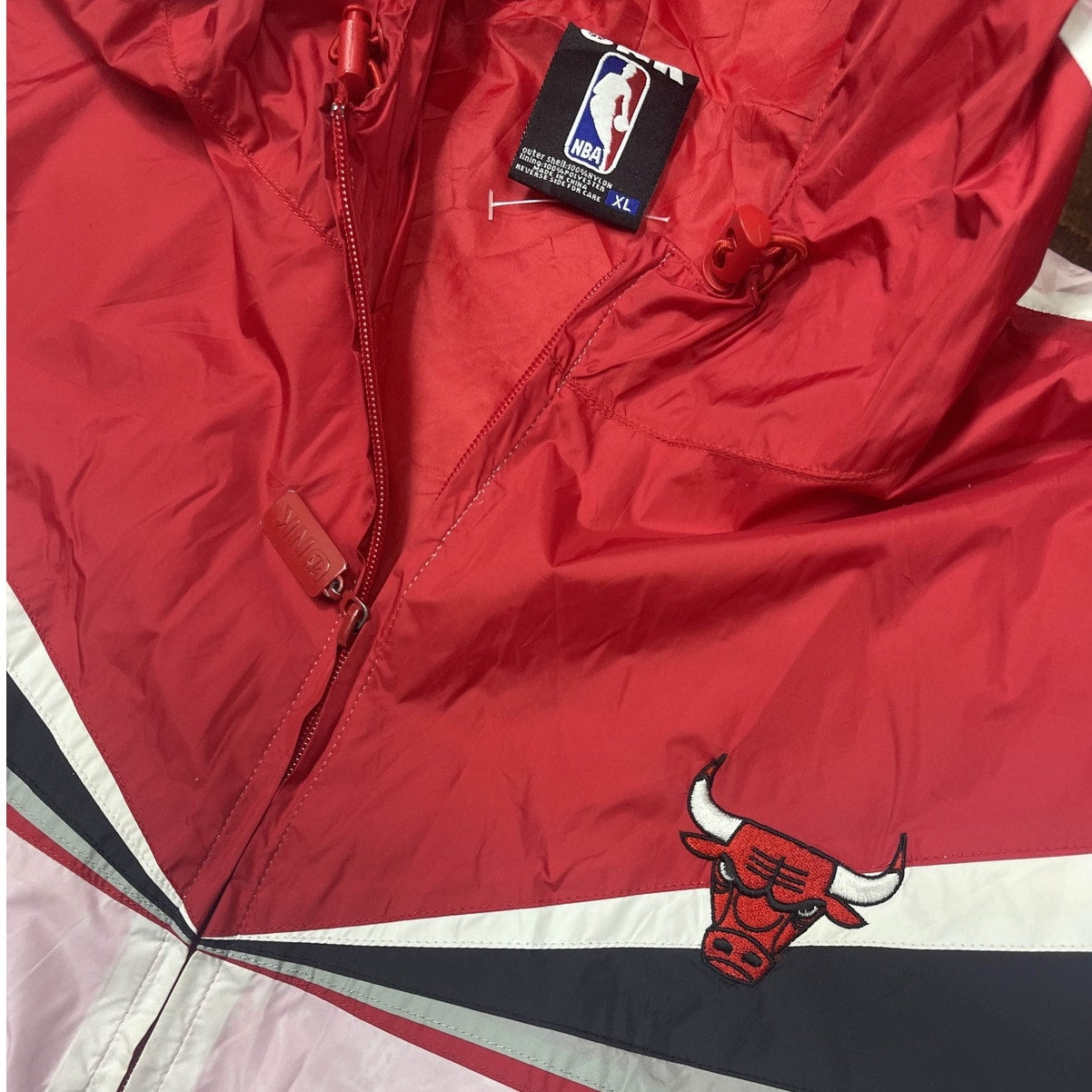 UNK NBA Chicago Bulls Pink and Red Windbreaker